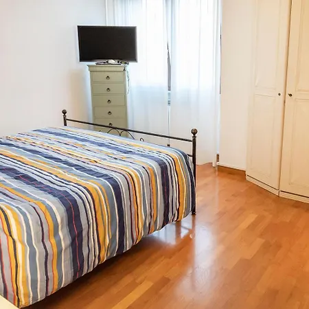 Se042 - Marzocca, Comodo Trilocale A 100 Mt Dal Mare